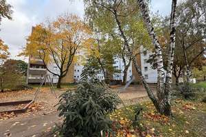 Mit dem Aufzug in die SANIERTE 2-Zimmer-Wohnung! – Gerhart-Hauptmann-Straße 6, 47226 Rheinhausen-Mitte, Duisburg – Vorschaubild 1