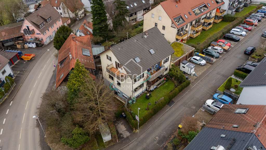 Immobilie in Remseck am Neckar - Ruhige 4-Zimmer-Dachgeschosswohnung mit Balkon und Blick ins Grüne - Bild 3