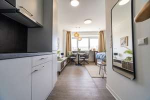 Erstbezug nach Kernsanierung: Modernes City-Apartment mit EBK, Concierge & Skyline-Dachterrassen – Die vollständige Adresse der Immobilie erhältst du vom Anbieter., 60528 Niederrad, Frankfurt am Main – Vorschaubild 1