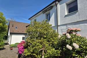 Imposante Immobilie mit 2 getrennten Wohneinheiten, einer Doppelgarage und einem traumhaften Garten! – Die vollständige Adresse der Immobilie erhältst du vom Anbieter., 42859 Bökerhöhe, Remscheid – Vorschaubild 3