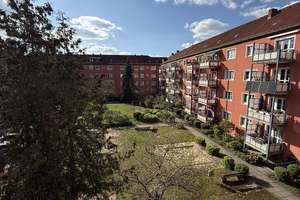 Sonnige 2,5‐Zimmer‐Wohnung mit Balkon! Nur 10 Minuten vom Rathaus Spandau entfernt – Die vollständige Adresse der Immobilie erhältst du vom Anbieter., 13585 Spandau (Ortsteil), Berlin – Vorschaubild 1