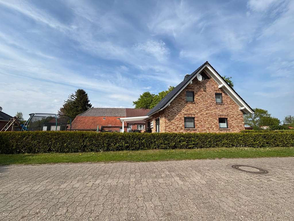 Immobilie in Großheide - Gepflegtes 3-Giebel-Haus auf großem Grundstück in Großheide - Bild 2