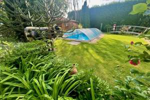 Hoher Freizeitwert! Traumgrundstück mit EFH und Außenpool plus Gäste-Bungalow mit Sauna in Mahlsdorf