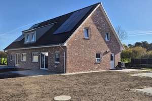 Viel Platz für den Alltag: Doppelhaushälfte in Schülp - Erstbezug – Am Buchweizenberg 20a, 24813 Schülp bei Rendsburg – Vorschaubild 1