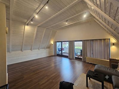 Lichtdurchflutete Maisonette-Wohnung mit Süd-Loggia und Kachelofen, zentral in Leimen!