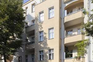 Kapitalanlage mit Charakter: 2-Zimmer-Altbauwohnung mit Balkon in begehrter Neuköllner Szenelage!