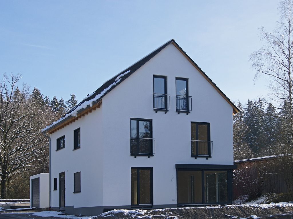 MAIER - Sofort verfügbar! Traumhaus in idyllischer Lage am ...