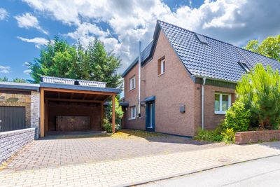 Selten. Großzügig. Besonders. Ein Grundstück, wie man es in Monheim kaum noch findet.