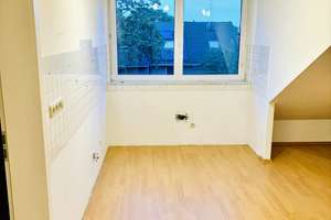 Dachgeschosswohnung mit Wohlfühlgarantie, schön gestalteten Bädern und einem Stellplatz.