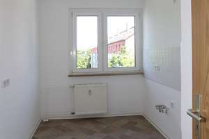 Sonnenbalkon... Laminat... Bad mit Fenster... – Lortzingstraße 19, 9119 Kapellenberg, Chemnitz – Vorschaubild 5