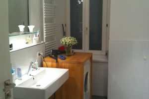 Charmante ,großzügige 2 Zimmer Wohnung mit sonnigem Balkon mitten im Glockenbachviertel  – Hans Sachs str.  6, 80336 München – Vorschaubild 2