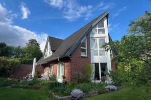 Außergewöhnliche Architekten-Doppelhaushälfte in Wellingsbüttel 