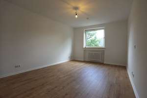VOLLSTÄNDIG RENOVIERTE 3 ZIMMER WOHNUNG IN VENNHAUSEN MIT GROßEM BALKON UND NEUEM LAMINAT – Vennhauser Allee 186, 40627 Vennhausen, Düsseldorf – Vorschaubild 11