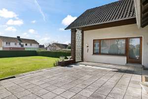 Großes Grundstück, große Möglichkeiten - Einfamilienhaus im Bungalowstil mit Ausbaureserve – Die vollständige Adresse der Immobilie erhältst du vom Anbieter., 32425 Todtenhausen, Minden – Vorschaubild 2