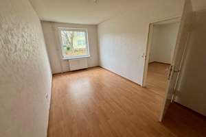 Lichtdurchflutete 3-Zimmer-Erdgeschosswohnung mit Balkon in Gebhardshagen – für Sie in der Renovieru – Reichenberger Straße 7, 38229 Gebhardshagen, Salzgitter – Vorschaubild 3