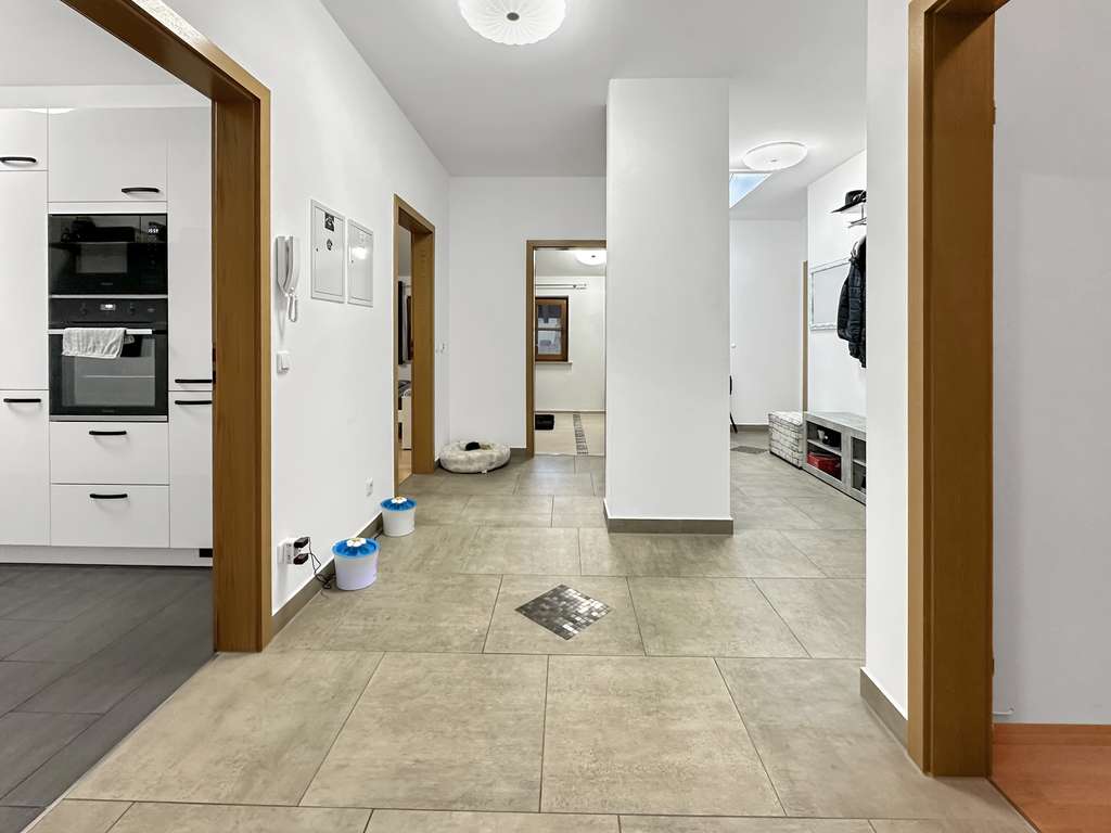 Immobilie in Raubling - Gepflegte 3-Zi.-Dachgeschosswohnung mit Balkon, Bergblick und EBK in Raubling - Bild 4