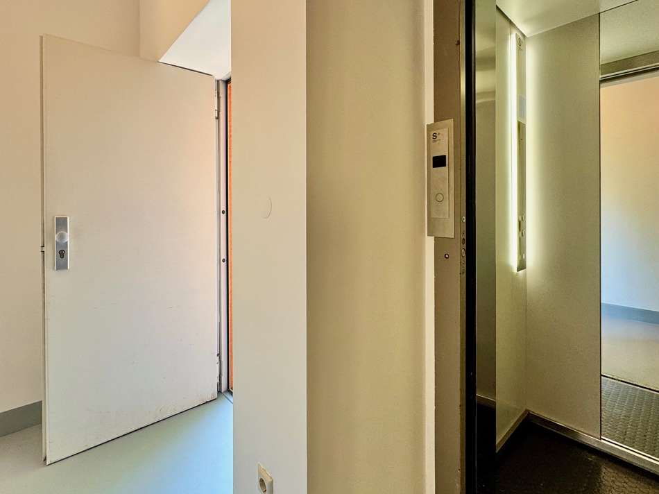 02_EG Fahrstuhleingang2