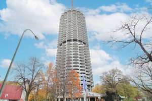 Einmalige Gelegenheit: 1-Zimmer-Wohnung im Hotelturm Augsburg, 24. Stock mit Balkon. – Die vollständige Adresse der Immobilie erhältst du vom Anbieter., 86159 Antonsviertel, Augsburg – Vorschaubild 1