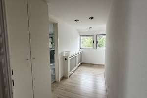 Geräumige Dachgeschosswohnung mit stilvoller Dachterrasse in Solingen-Gräfrath. – Die vollständige Adresse der Immobilie erhältst du vom Anbieter., 42653 Gräfrath, Solingen – Vorschaubild 9