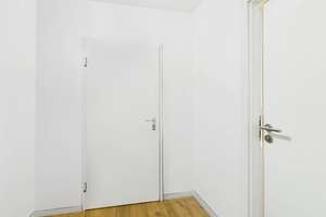 Stilvoll renovierte 1-Zimmer-Wohnung mit Balkon in grüner Stadtlage – Die vollständige Adresse der Immobilie erhältst du vom Anbieter., 81373 Mittersendling, München – Vorschaubild 3