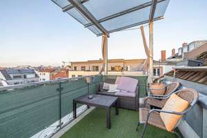 Stilvolle 4-Zimmer-Altbauwohnung im DG mit Balkon- toller Blick über die Dächer von Karlsruhe – Die vollständige Adresse der Immobilie erhältst du vom Anbieter., 76137 Südstadt, Karlsruhe – Vorschaubild 3