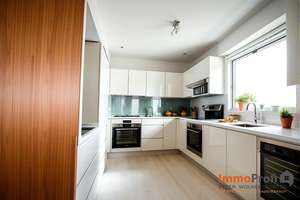 Familienfreundliche Doppelhaushälfte mit Garten, Garage und Dachgeschoss ausbaufähig in guter Lage – Die vollständige Adresse der Immobilie erhältst du vom Anbieter., 86343 Königsbrunn – Vorschaubild 9