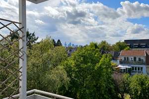 Ruhe trifft Skyline: Gepflegte Wohnung mit Balkon in Frankfurt-Bornheim