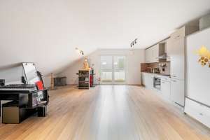 AIGNER - Ruhig gelegener Dachgeschosstraum in Trudering mit sonnigen Balkon