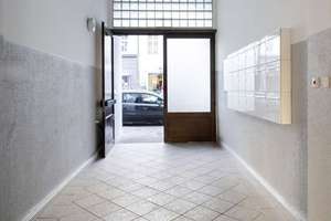 Altbaucharme in Kreuzberg: 1-Zimmer-Wohnung zwischen Kiezleben, Spree und Görlitzer Park! – Lausitzer Straße 45, 10999 Kreuzberg, Berlin – Vorschaubild 4