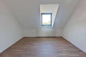 Schöne 2-Zimmer-Wohnung mit großer Küche und Wannenbad
