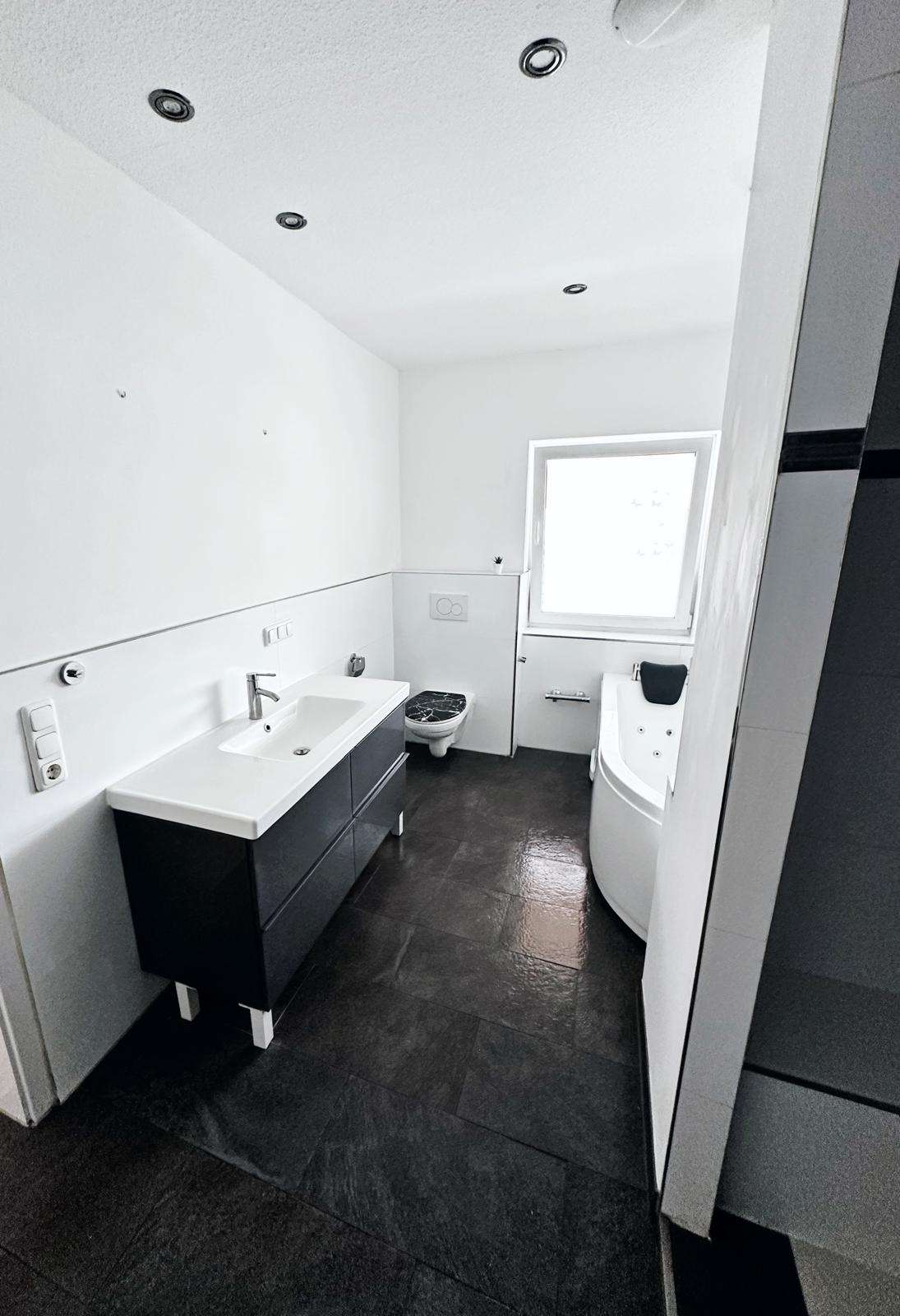 Immobilie in Haibach - Provisionsfrei! Stilvolles, geräumiges und saniertes 10,5-Zimmer-Haus in Haibach - Bild 5