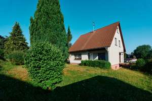 Gemütliches Eigenheim mit großem Garten und Ausbaureserve im Dachgeschoss – Die vollständige Adresse der Immobilie erhältst du vom Anbieter., 72175 Dornhan – Vorschaubild 1