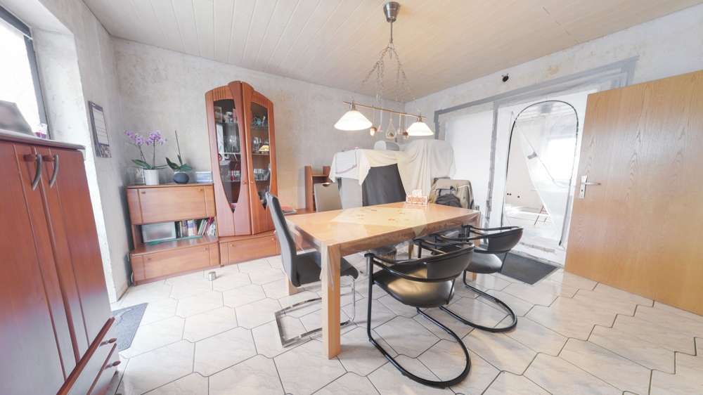 Immobilie in Kirkel - Topgepflegt und attraktiv gelegen - Zweifamilienhaus mit tollem Garten, 2 Garagen und Nebengebäude - Bild 5