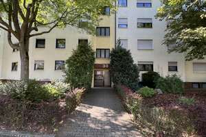 Helle 4-ZKB-Wohnung mit einladender Loggia in begehrter Lage