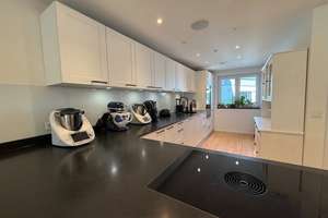 Neuw. Zuhause mit 441m² Wohn-Nutzfl., modernster Haustechnik, Indoorpool, Heimkino, Sommergarten – Blumenauer Str. 91, 81241 Pasing, München – Vorschaubild 6