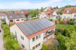 Ihr neues Zuhause in Ziegetsdorf - Modernisiertes Zweifamilienhaus mit Gartenparadies und PV-Anlage! – Regensburg – Vorschaubild 1