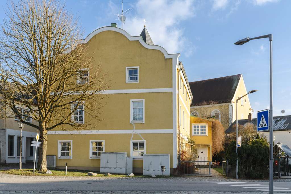 Immobilie in Maxhütte-Haidhof - 3-Zimmer-Dachgeschosswohnung in ruhiger Lage mit ca. 76 m² Wohnfläche - Bild 1