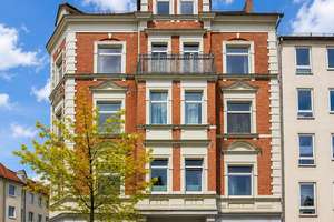 Lichtdurchflutete 4-Zimmer-Altbauwohnung mit Aufzug in Vahrenwald-List. Bezusfrei ab dem 01.07.2026