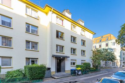 Modernes Wohnen im Erdgeschoss: Komfortable 2-Zimmer-Wohnung mit hochwertiger Einbauküche