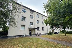 Ab sofort frei ! Renovierte 2,5- Zimmer Wohnung mit Balkon in Düsseldorf- Hassels ! Provisionsfrei! – 40599 Hassels, Düsseldorf – Vorschaubild 2