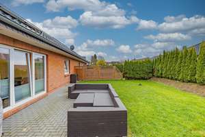 Moderne DHH mit Ausbaureserve! Ruhige Lage, durchdachter Grundriss, Carport, Garten & Solarthermie! – Die vollständige Adresse der Immobilie erhältst du vom Anbieter., 24893 Taarstedt – Vorschaubild 3