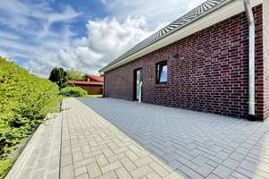 * Bezugsfertig * PV-Anlage * Lüftungsanlage * elektr. Jalousien * Carport * Infrarot Heizung * – Die vollständige Adresse der Immobilie erhältst du vom Anbieter., 26639 Wiesmoor – Vorschaubild 3