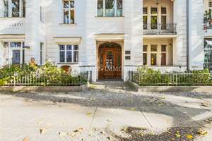 Stuck, Dielen & Flügeltüren: Altbau-Juwel in begehrter Seitenstraße am KuDamm! – Giesebrechtstraße 12, 10629 Charlottenburg, Berlin – Vorschaubild 3