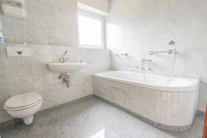 Attraktives Dreifamilienhaus in ruhiger Lage von Kleinenbroich – Die vollständige Adresse der Immobilie erhältst du vom Anbieter., 41352 Korschenbroich – Vorschaubild 15