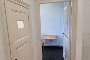 Möblierte 2 Zimmer Wohnung im Stuckaltbau, nahe Tiergarten & Spreeufer - verkehrsgünstig - 3.OG – Kirchstraße 21, 10557 Moabit, Berlin – Vorschaubild 8