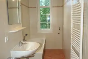 Offene Küche mit kompletter EBK - Fensterbad - Balkon - Abstellraum – Carl-von-Ossietzky-Straße 42, 9126 Chemnitz – Vorschaubild 16