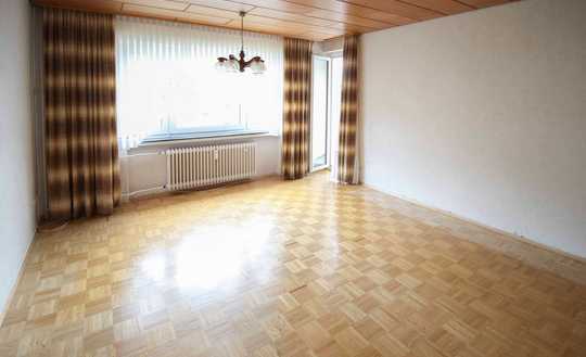 Gute geschnittene 3 Zimmer Wohnung mit Balkon