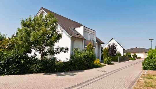 Bild von 2-Familienhaus mit Garage und Carport - provisionsfrei