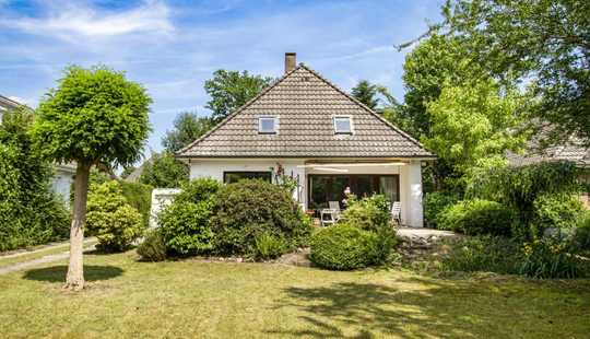 Bild von Bremen-Oberneuland: Freistehendes Einfamilienhaus mit großem Garten und viel Potential