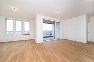 Neuwertige 3-Zimmer Wohnung mit Einbauküche und Loggia mit Alpenblick – München – Vorschaubild 2